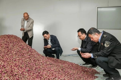 立足資源優(yōu)勢(shì) 打造特色品牌——關(guān)于發(fā)展甘肅苦水玫瑰系列化妝品產(chǎn)業(yè)的思考